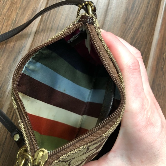 Coach wristlet - Picture 3 of 3